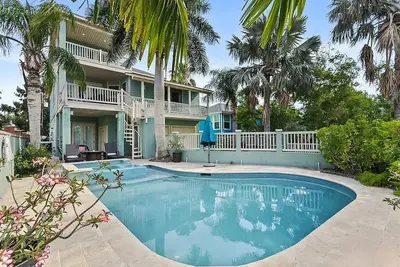 Image de 4-bedroom Resort-Style Villa, Private Pool & Spa, Sunset Views & Walk to Beach