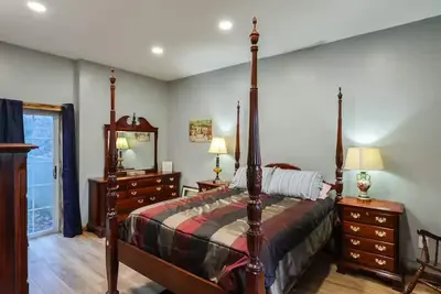 Image de Green Dolphin Retreat / Newly Renovated/Spacious 3br Home/Near Lake & Downtown