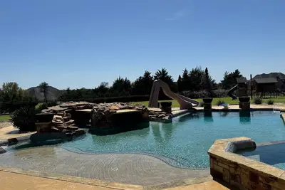 Image de Private guest house with Resort-Style pool. 1. 8 miles from Heath Boat Ramp.