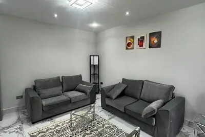 Image de Stylish Home with Parking and Easy City Access