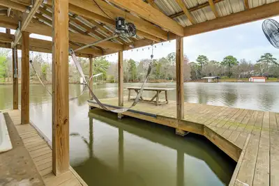 Image de Lakefront Camp Creek Retreat w/ Dock
