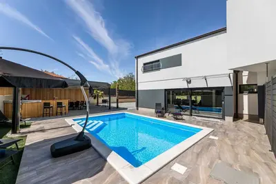 Image de Holiday house Villa George with heated pool