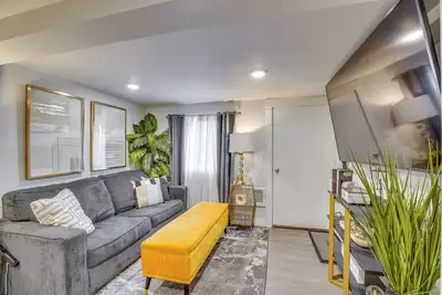 Image de Work & Explore Downtown Tacoma! Convenient Condo