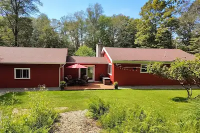 Image de Private Woodland Escape, Fire Pit, Minutes to Lake Wallenpaupack & PromisedLand