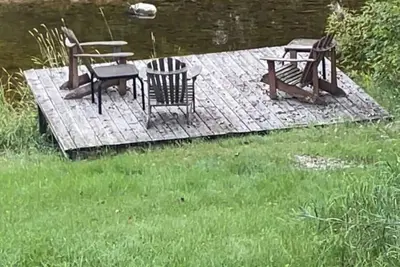 Image de Beautiful cabin on the river in St. Malo just steps from the lake!