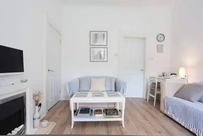Image de Peaceful retreat between Glasgow & Edinburgh with Outlander Studios next door!