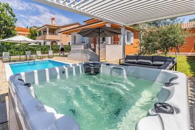 Image de Villa Lotus 6 with private pool and jacuzzi.