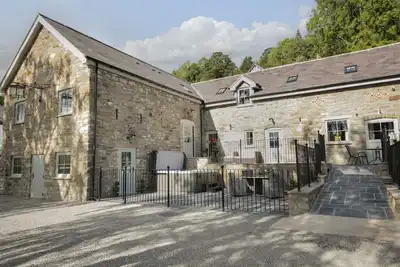 Image de Sun Trevor Barn 1, pet friendly, with hot tub in Llangollen