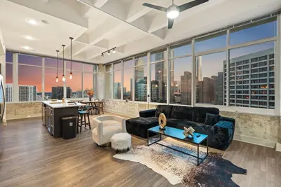 Image de Skyline King Suite | Pool + Gym | Downtown Atl