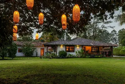 Image de Luxury Villa in Llanogrande- Chef -Cinema -Sports Bar-Jacuzzi -Fire Pit -Bbq