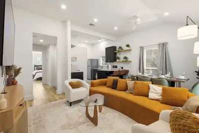 Image de 3-bedroom house in soothing Dallas with cool Ac for relaxing stays