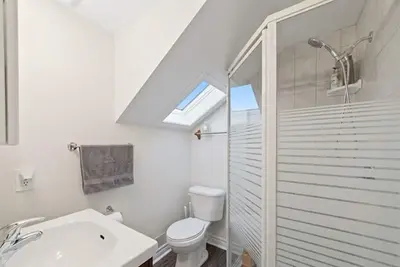 Image de Beautiful 3br Home |Free Parking | Central Windsor