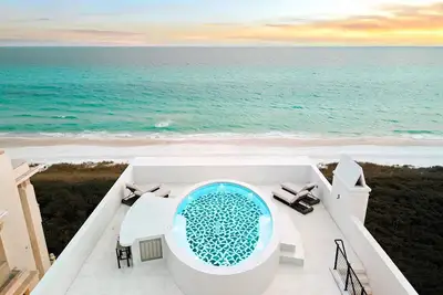 Image de New • Alys Beach Gulf-Front Estate, Rooftop Pool, Outdoor Kitchen, Private Beach
