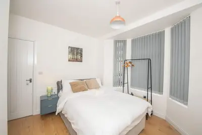 Image de Whole Modern 4Bedroom Home|Sleeps 10| Free Parking| Liverpool