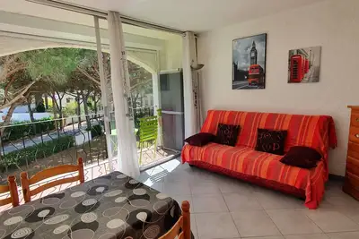 Image de studio cabine dans résidence avec piscine a 300 m de la plage