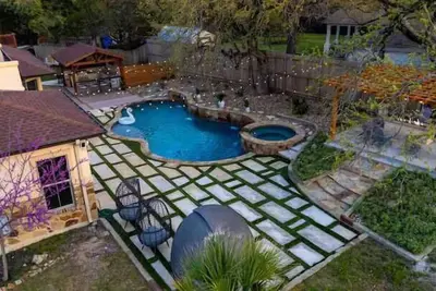 Image de Massive Retreat-Pool-Pickleball-Gameroom+Much More