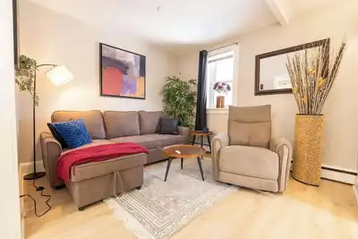 Image de Calm & Clean 2br Retreat Near Hospital & South End