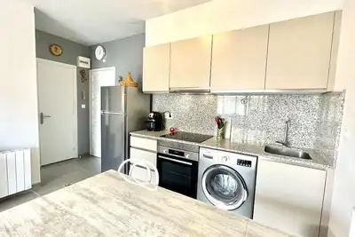 Image de Appartement confortable à 400m de la plage avec parking et climatisation