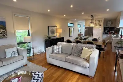 Image de Luxury Family Time 3 Bedroom Retreat | Sunny Deck & Yard