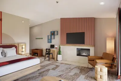 Image de Spacious Room w/ Fireplace + Scenic Patio – Ideal for Hiking & Sedona Getaway