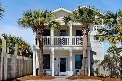 Image de The Shore Thing | Luxe Home, 0. 15mi Beach, Private Putting Green + Amenities