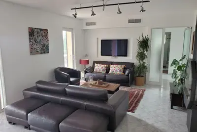 Image de Quiet South Facing Villa with Pool. Panoramic view!