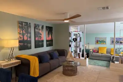 Image de Coastal Orchid Hideaway: Stylish 2br 2ba near beaches, dining, fenced yard.