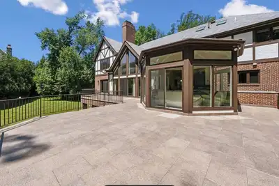 Image de Luxurious 10-Bed Retreat in the Heart of McLean