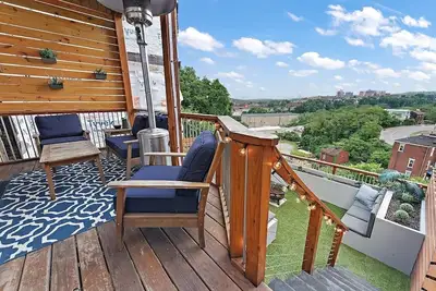 Image de Great Space & location! 2-bedroom row-house with backyard in vibrant Pittsburgh!