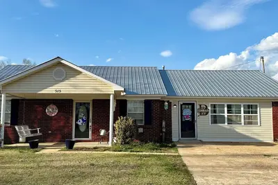 Image de Adorable 2 bedroom 2 bath house in quant town of Oxford Ms. Right outside of tow