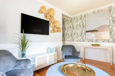 Image de Beautiful King Street 4 Bedroom! 30 Day Rental