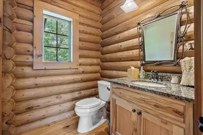 Image de Gorgeous 4-bedroom cabin on the lake  in fabulous Fall Creek Falls!