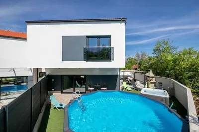 Image de Holiday house Villa Veroniq with pool and jacuzzi