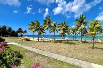 Image de Beachside Bliss: View paradise from your balcony! \n2 Bedroom/2 Baths/2 Balconies!
