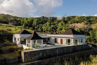 Image de Colorful 4-Bedroom Villa / Private Pool in Bel Ombre