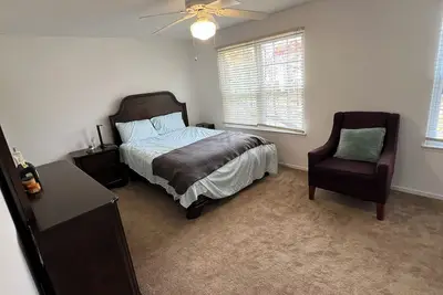 Image de Beautiful 4-bedroom townhome with deck charming old town Gaithersburg