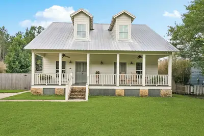 Charming Covington Cottage