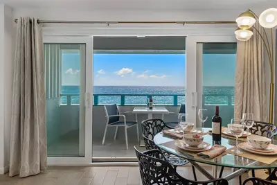 Image de 1 bed, 1 bath, Ocean views, 3 Pools, Walk to Beach