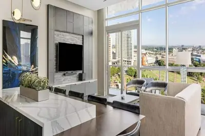 Image de Fifa Luxury 1br Pres Suite – Walk to Stadium – Parking – Sleeps 4