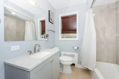 Image de Spacious 3br/2ba Apartment - Smart Lock & 85\" Tv - Near Downtown