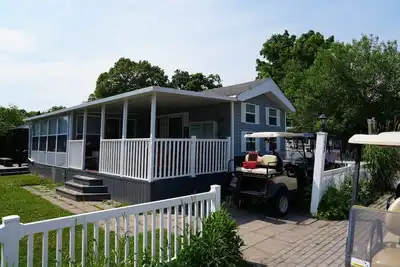 Image de Hangout at newly renovated large corner lot Sherkston Shores Resort at lake Erie