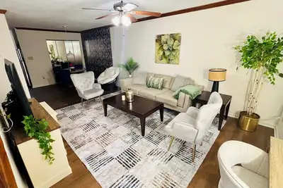 Image de Stylish Cary Townhome, En-Suite Bedrooms, Walk to Shops & Greenways, Near Rtp