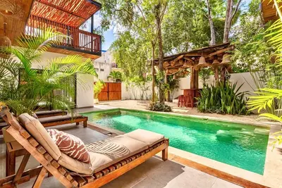 Casa Veleta: Designer Villa with Pool & Jacuzzi