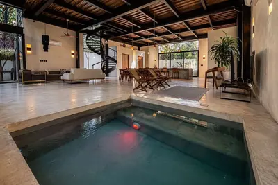 Image de Maria de Jesus: Lush Jungle Villa: Indoor Hot Tub