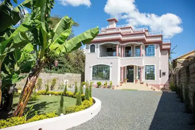 Image de Stunning Views of Nairobi National Park From Your Own Rooftop Patio!