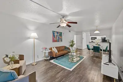 Image de Newly Furnished • Walk to Ut Austin West Campus  • Downtown Austin •King & Queen