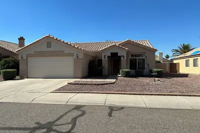 Image de Glendale Entertainment District State Farm Sox Dodgers Nascar 3 bed home