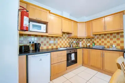 Image de Central Limerick Stay | Spacious 4-Bedroom Apt