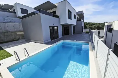 Image de Belle maison de vacances privée avec piscine privée, climatisation, Wifi, Tv et terrasse