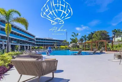 Deluxe Studio Beach Class Summer Resort w/ Pool & Jacuzzi